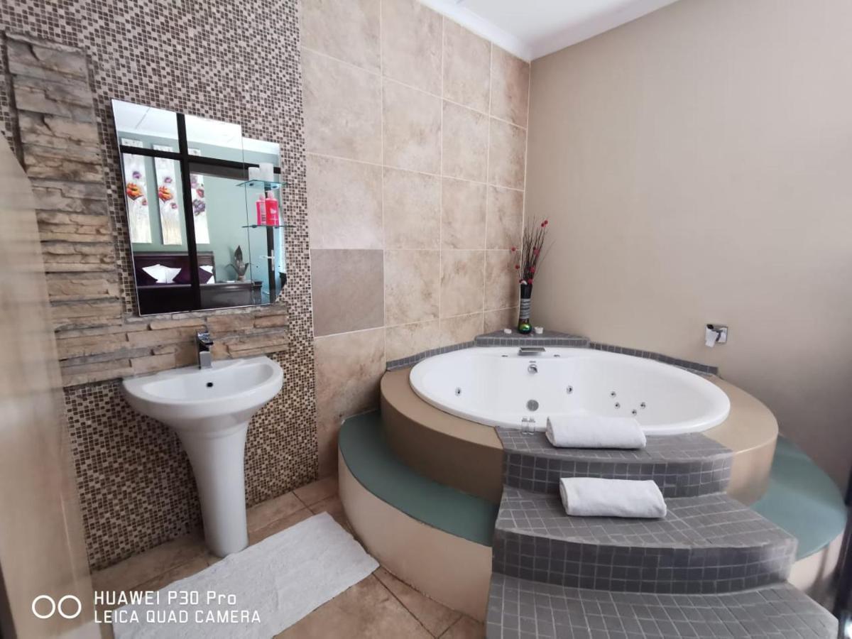 Moonriver Guesthouse Upington Ngoại thất bức ảnh